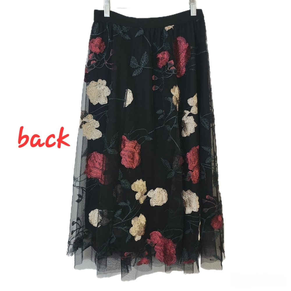 Very Cool Embroidered Skirt - Picture 2 of 6